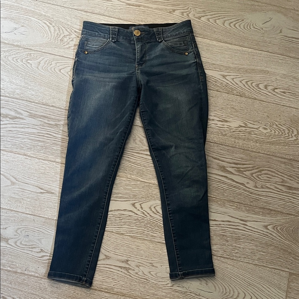 Democracy size 4 stretch jeans.